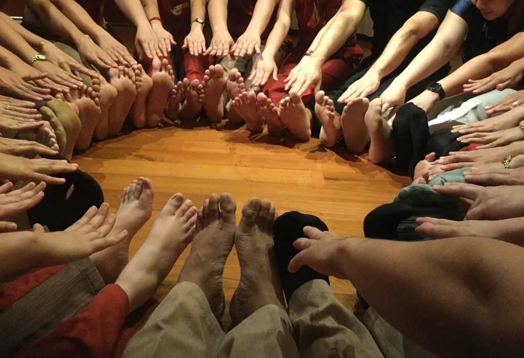 "Desarrollo de una sesión de juegoterapia guiada para autoconocimiento y sanación emocional"